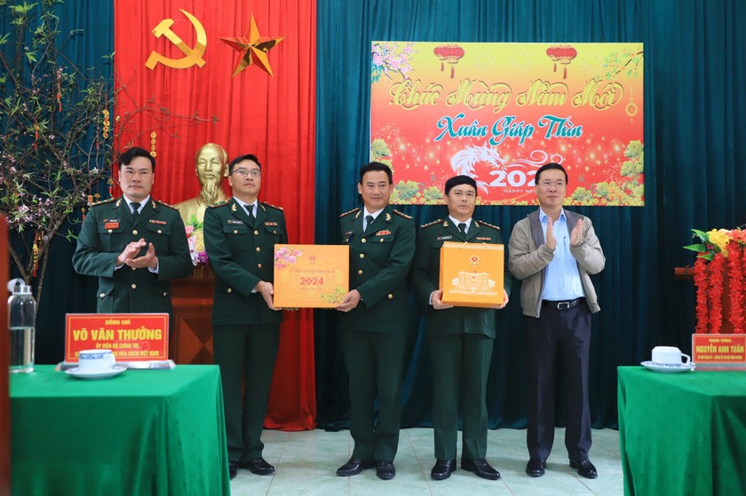 Chủ tịch nước thăm Đồn Biên phòng Cửa khẩu Thanh Thủy