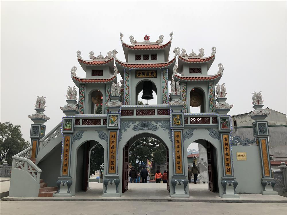Đền Bà Chúa Kho mở cửa trở lại, dòng người tấp nập đến xin lộc và 