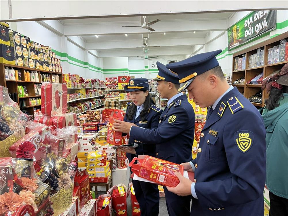 Tập trung thực hiện kế hoạch cao điểm chống buôn lậu, gian lận thương mại và hàng giả dịp trước, trong và sau Tết Nguyên đán 2026