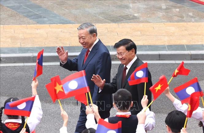 Tổng Bí thư, Chủ tịch nước Lào Thongloun Sisoulith bắt đầu chuyến thăm cấp Nhà nước tới Việt Nam