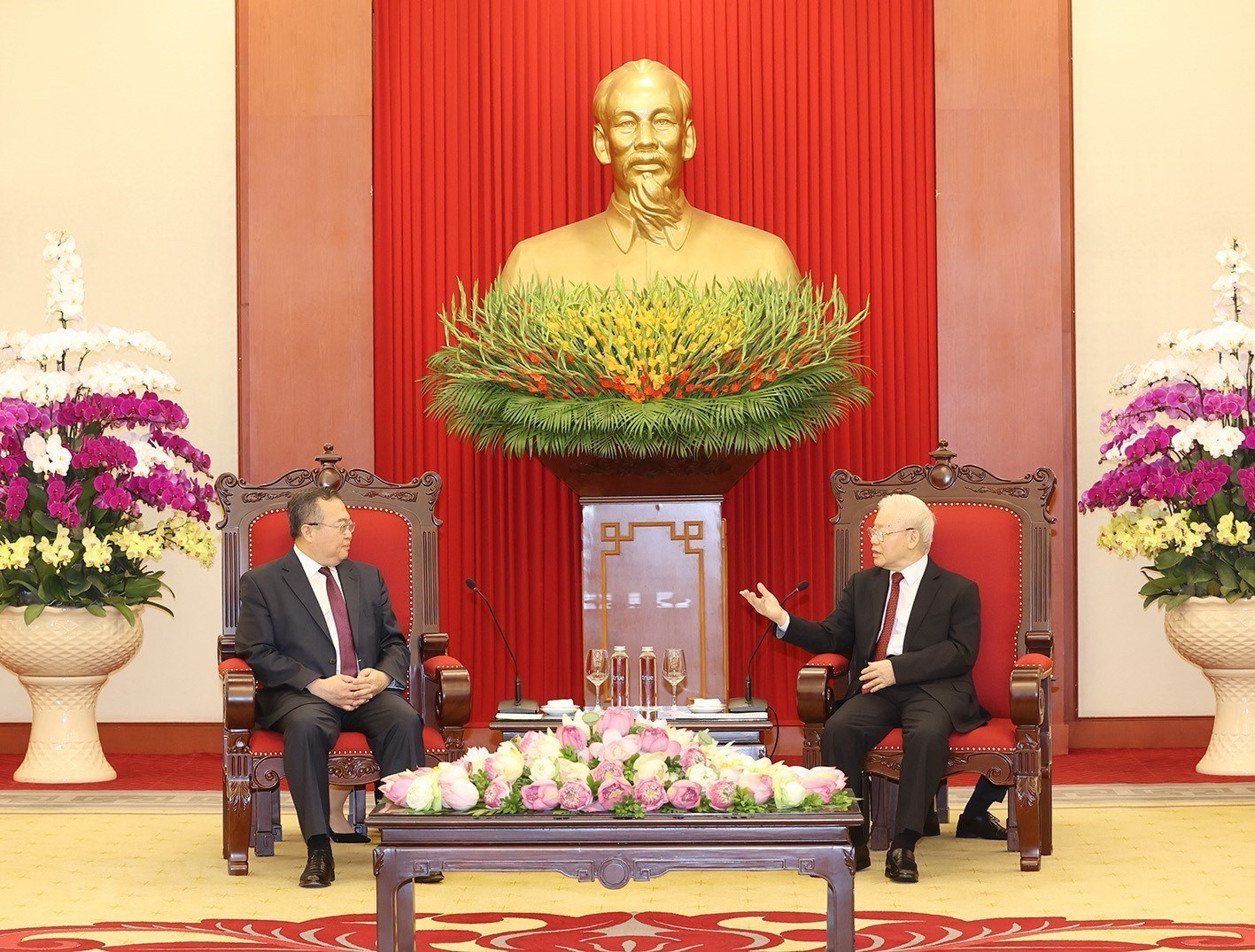 Tổng Bí thư Nguyễn Phú Trọng tiếp Trưởng Ban Liên lạc Đối ngoại Trung ương Đảng Cộng sản Trung Quốc Lưu Kiến Siêu. (Ảnh: TTXVN)