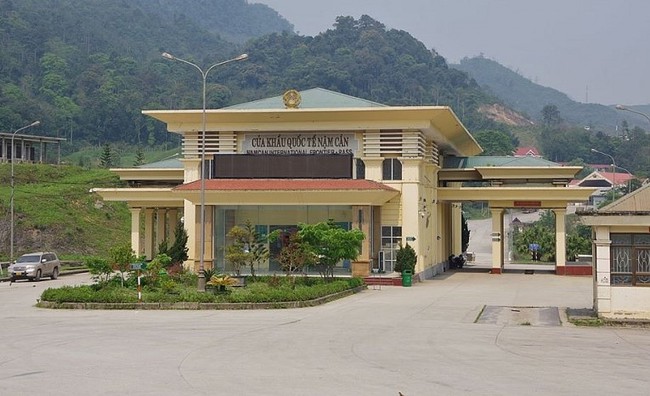 Nghệ An: Chi cục trưởng Hải quan Cửa khẩu quốc tế Nậm Cắn cùng 2 cán bộ thuộc cấp bị bắt
