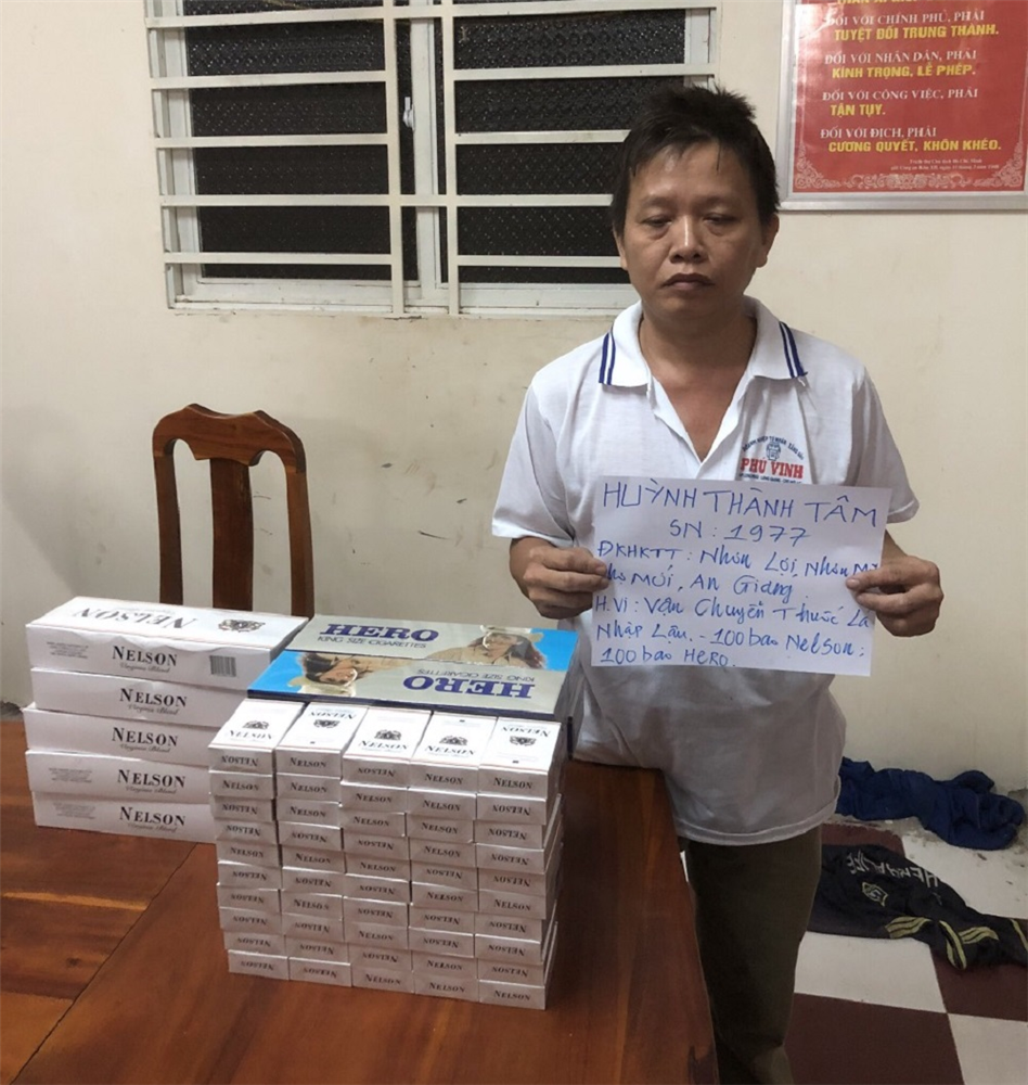 An Giang: Phát hiện, bắt giữ 2 đối tượng vận chuyển thuốc lá lậu