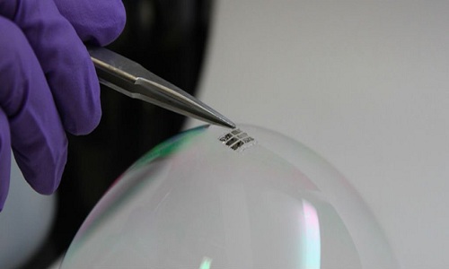 Pin Mặt Trời nhẹ như bong bóng xà phòng