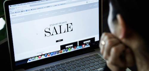 C&aacute;c h&atilde;ng thường tung đợt sale mạnh v&agrave;o dịp cuối năm để k&iacute;ch cầu người ti&ecirc;u d&ugrave;ng.&nbsp;