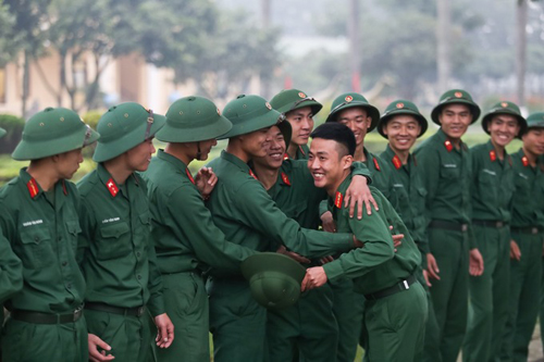 Bộ Quốc phòng yêu cầu 'đánh giá tỉ mỉ' chiến sĩ nhập ngũ có hình xăm