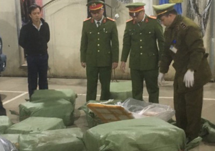 Liên tiếp thu giữ hơn 3 tấn nầm và lòng lợn bốc mùi hôi thối - Ảnh 2.