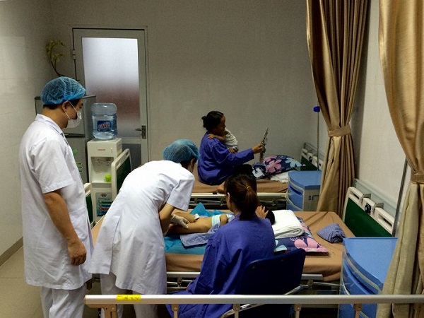 Hàng loạt trẻ mắc sùi mào gà vì cắt bao quy đầu: Bộ Y tế vào cuộc