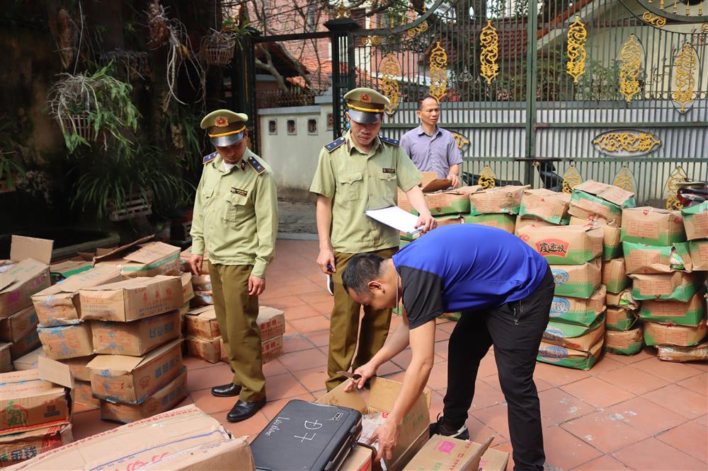 Lạng Sơn: Phát hiện kho đông lạnh chứa gần 2,5 tấn thực phẩm nhập lậu