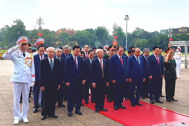 Lãnh đạo Đảng, Nhà nước, Quân đội vào Lăng viếng Chủ tịch Hồ Chí Minh