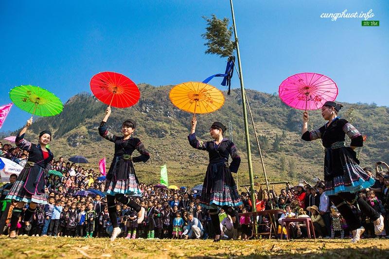 https://media.cungphuot.info/2013/12/4971/le-hoi-gau-tao.jpg
