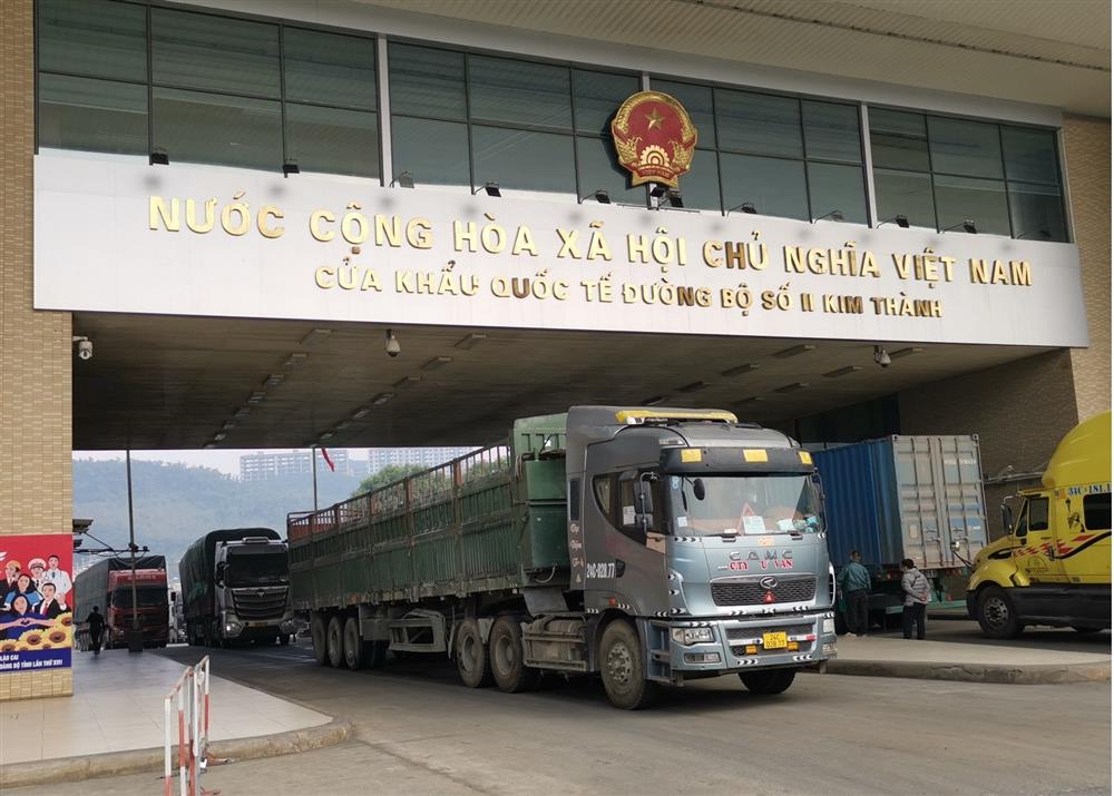Kim ngạch xuất nhập khẩu qua cửa khẩu Lào Cai đạt gần 186 triệu USD